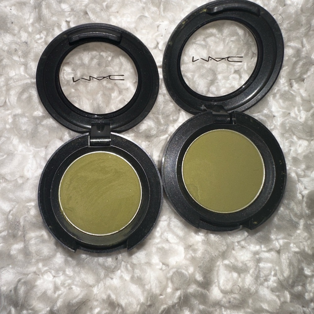 MAC Eyeshadow Pair “Mo Money-Mo Problems” - Picture 7 of 9